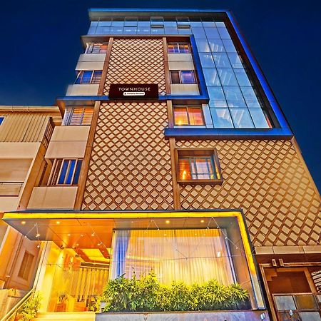 Super Townhouse Indiranagar Otel Bangalore Dış mekan fotoğraf