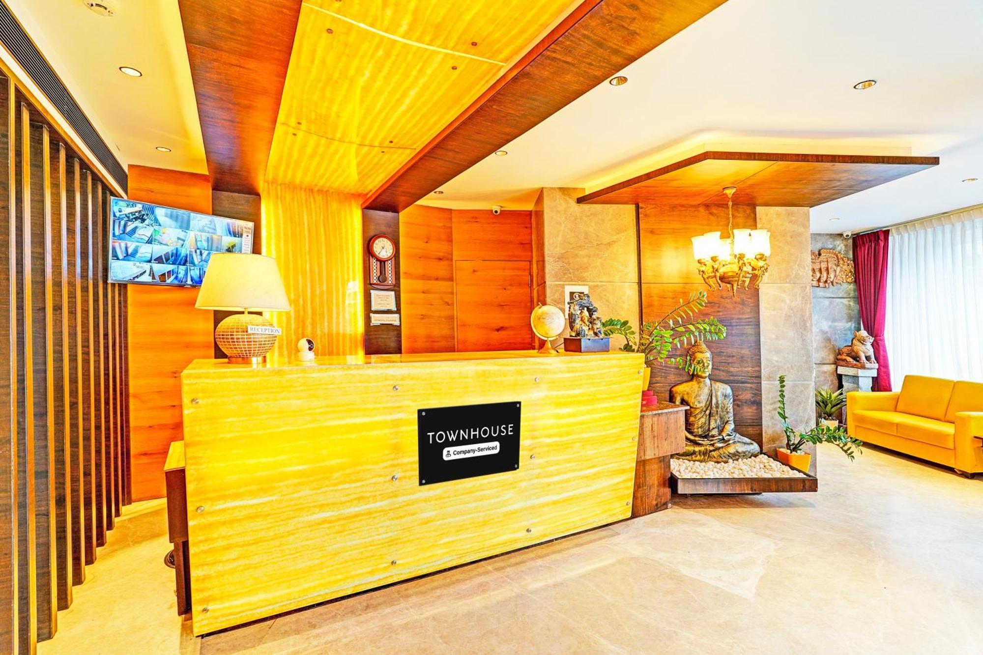 Super Townhouse Indiranagar Otel Bangalore Dış mekan fotoğraf