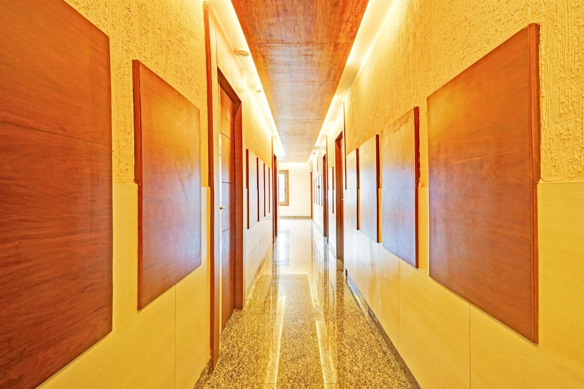 Super Townhouse Indiranagar Otel Bangalore Dış mekan fotoğraf