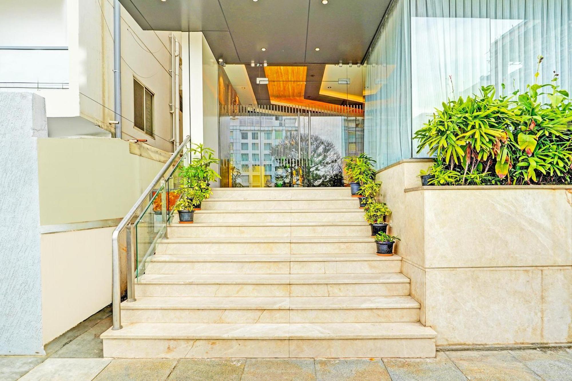 Super Townhouse Indiranagar Otel Bangalore Dış mekan fotoğraf