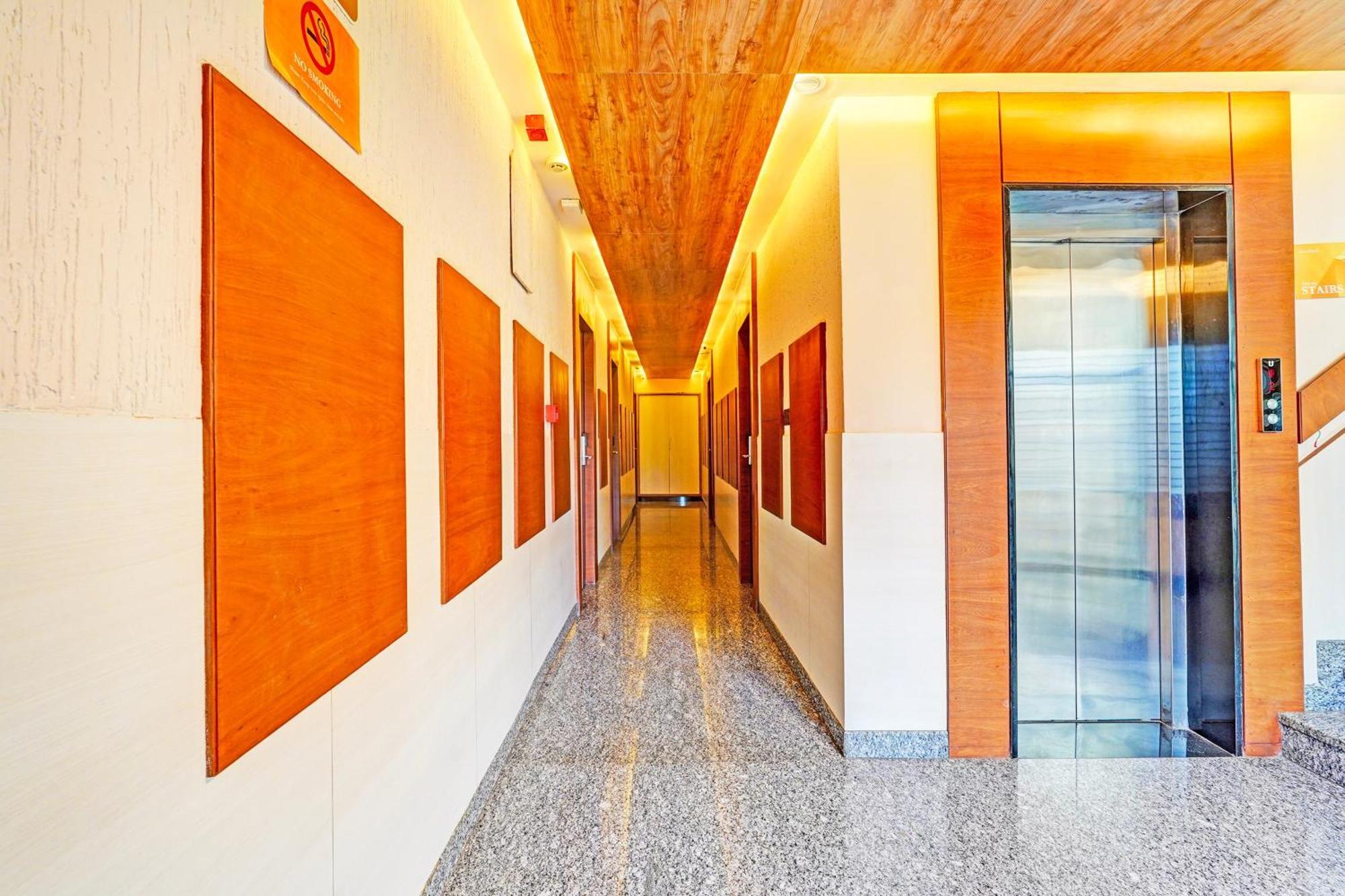 Super Townhouse Indiranagar Otel Bangalore Dış mekan fotoğraf