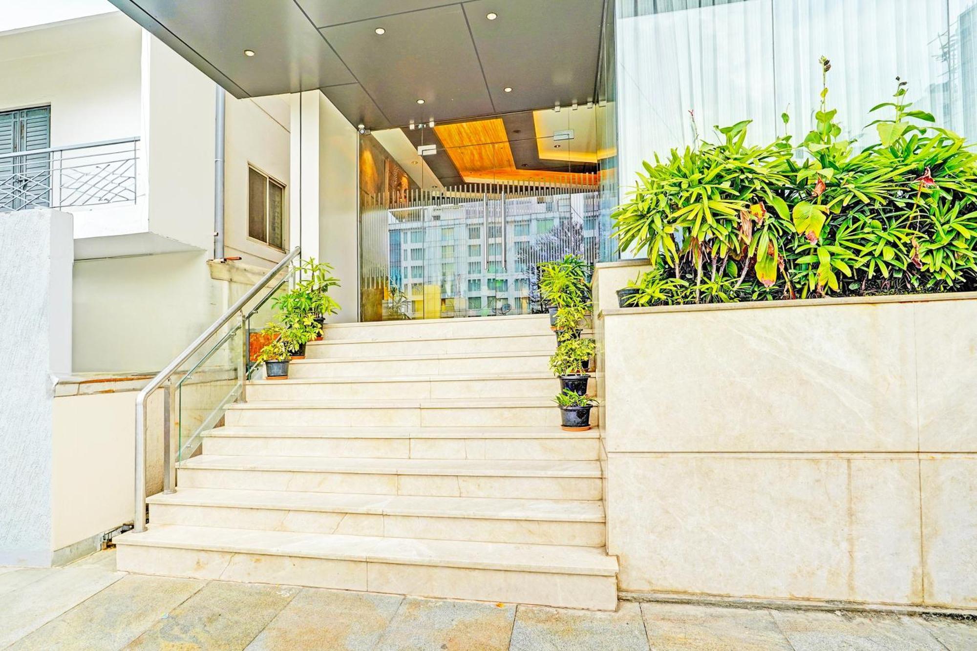 Super Townhouse Indiranagar Otel Bangalore Dış mekan fotoğraf