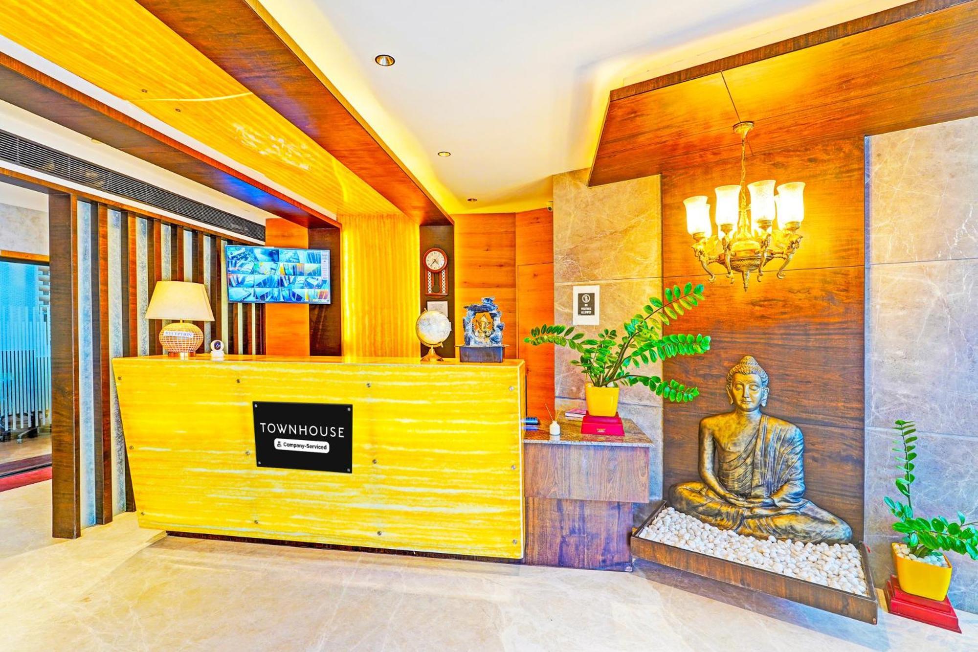 Super Townhouse Indiranagar Otel Bangalore Dış mekan fotoğraf