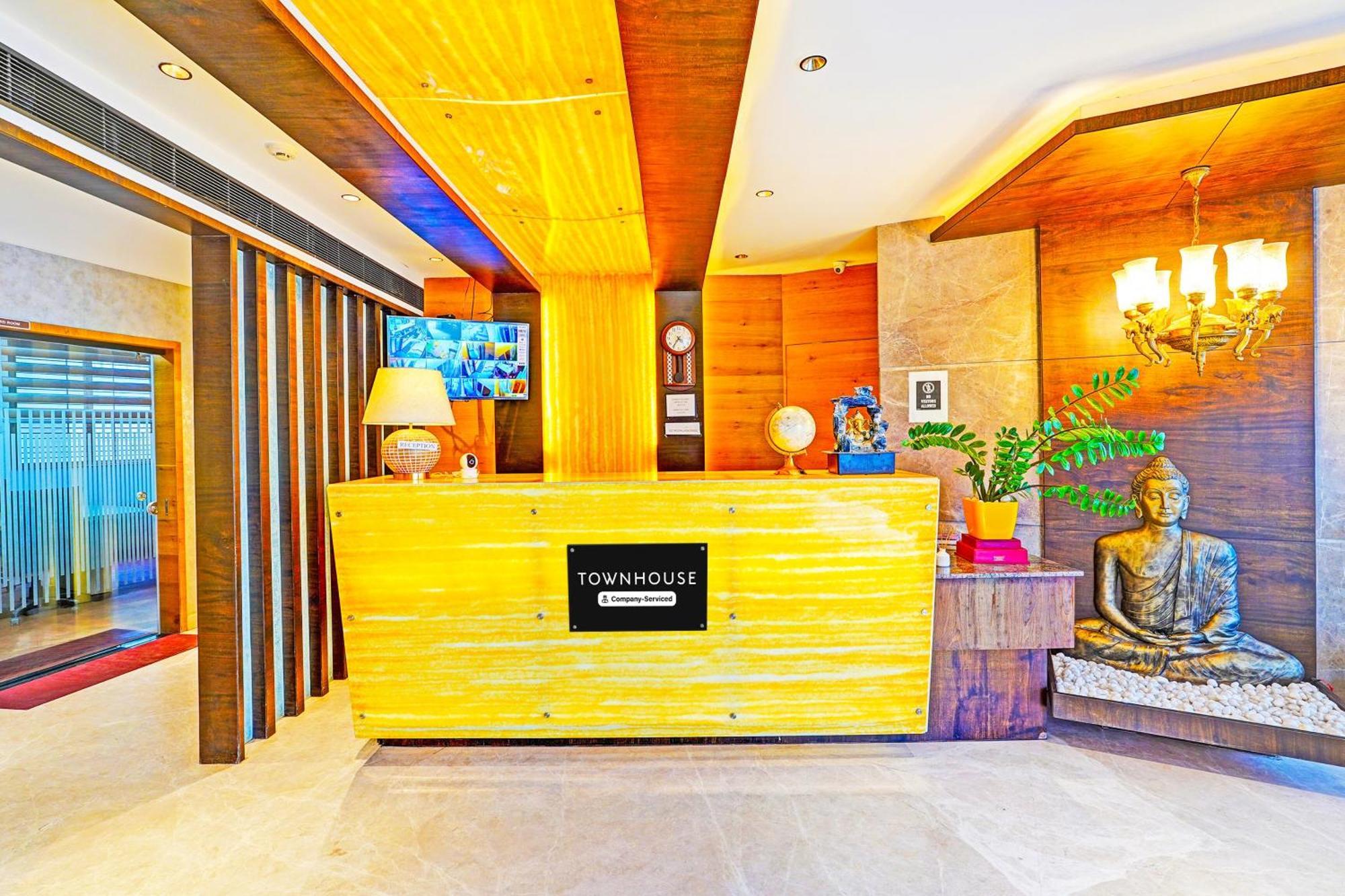 Super Townhouse Indiranagar Otel Bangalore Dış mekan fotoğraf